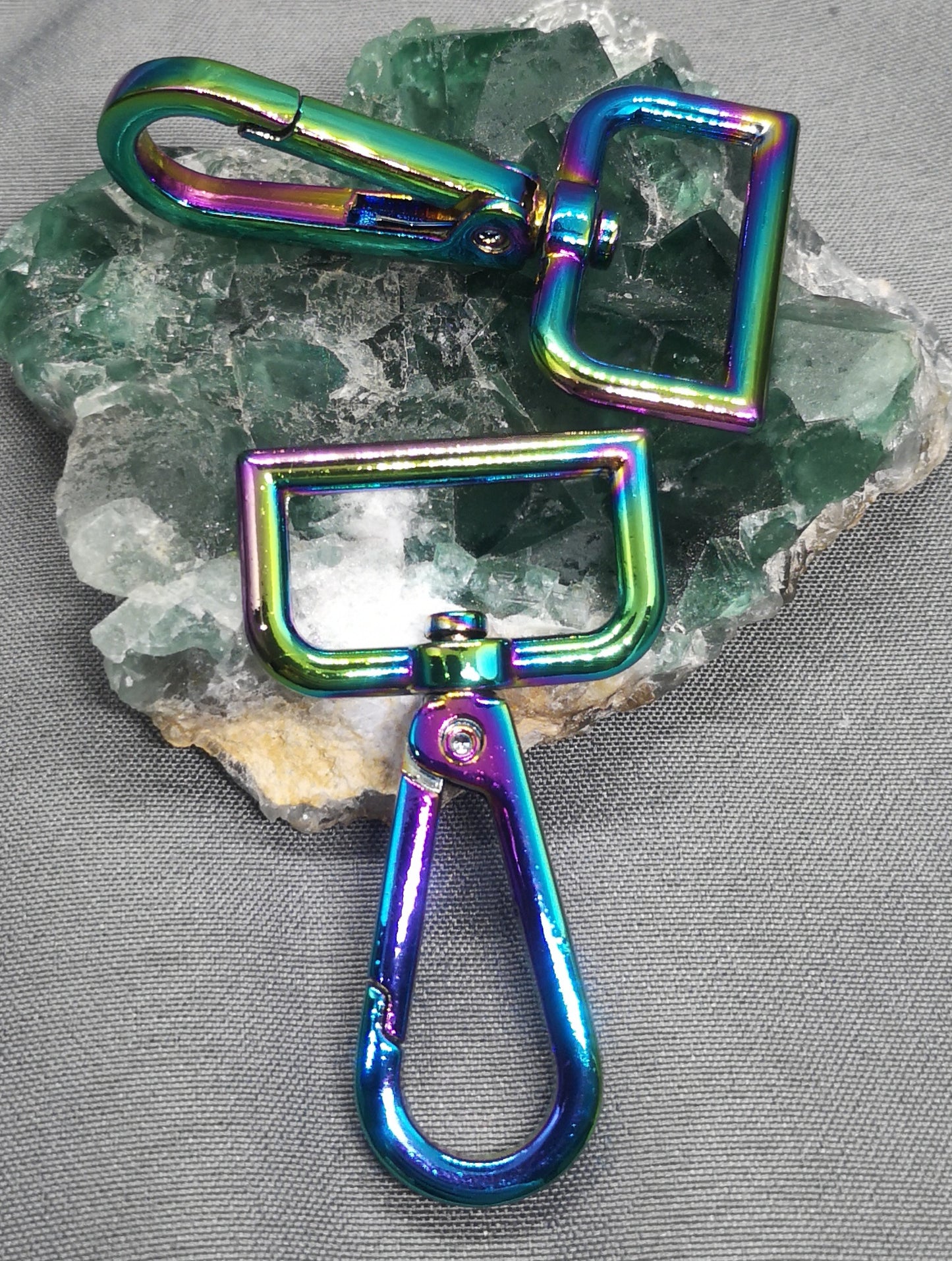 *NEW* 1" Rainbow Tear Drop Swivel Hooks