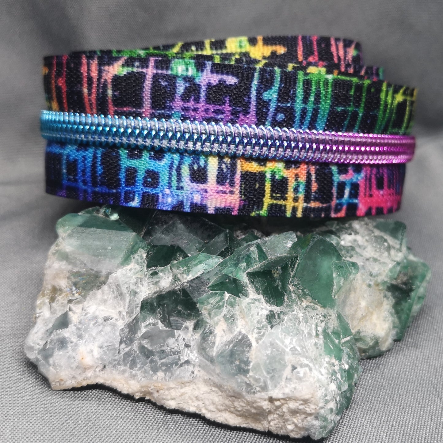*NEW* Rainbow Electric Crackle zipper tape with Rainbow Gradient teeth