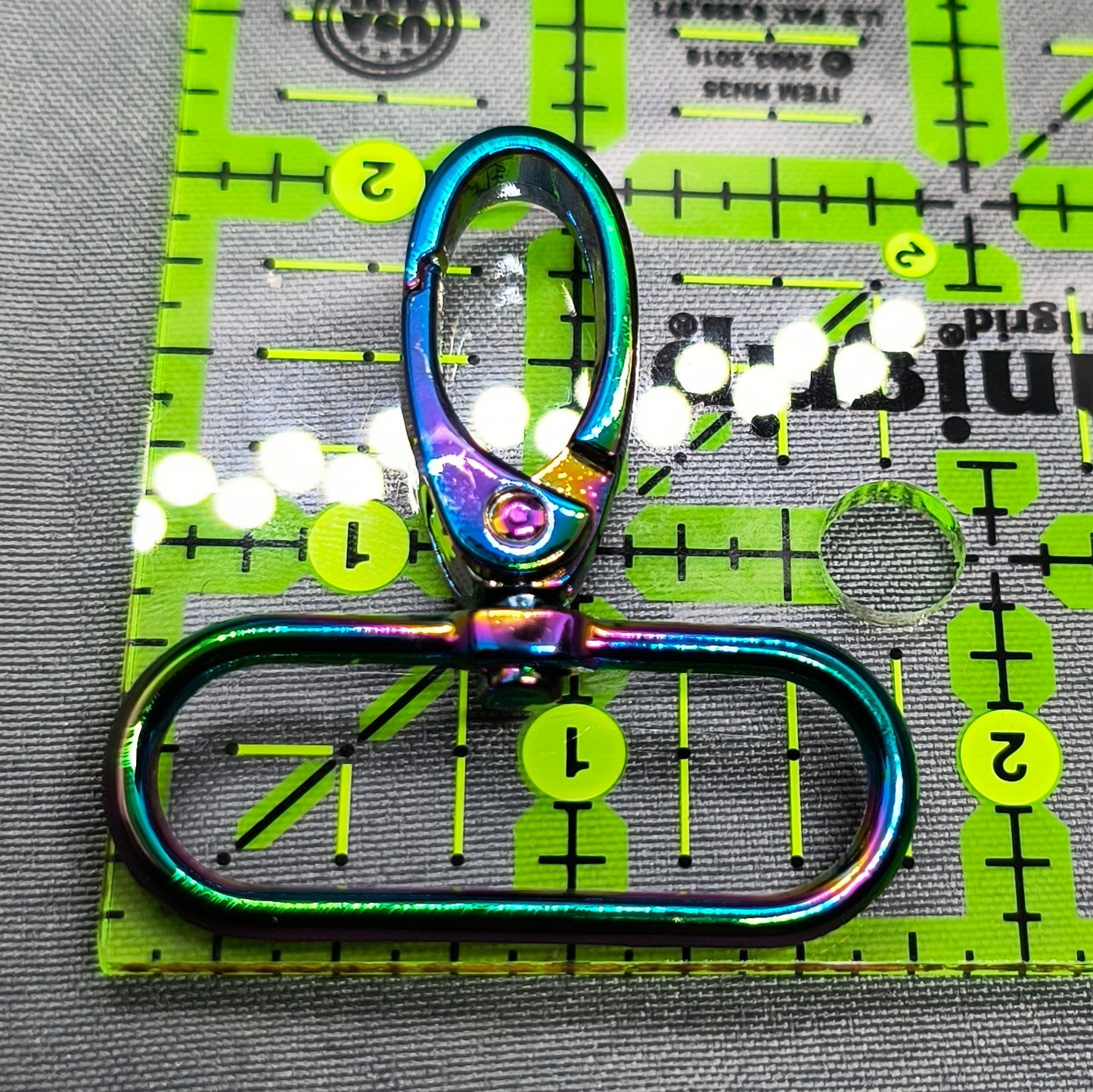 1.5 Oval Snap Swivel Hooks