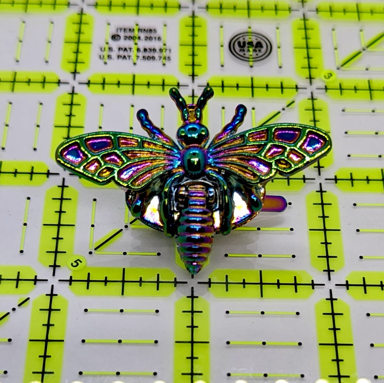 Rainbow Bee Purse Lock Closure