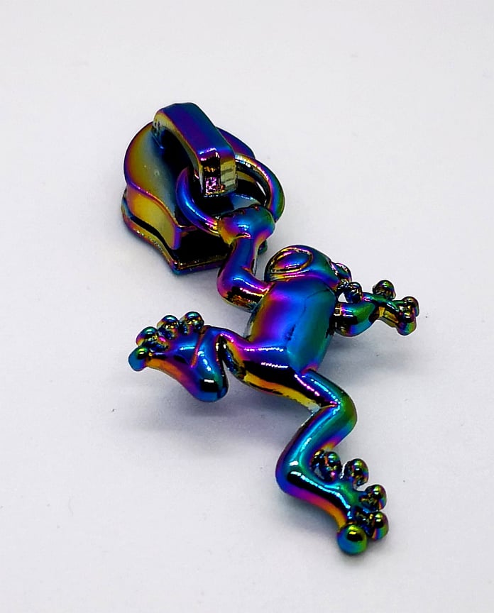 Frog- Rainbow Nylon Zipper Pull